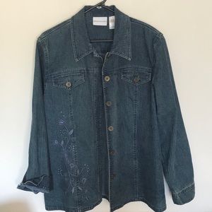 Nice ladies denim jacket by Alfred Dunner!   Sz 14